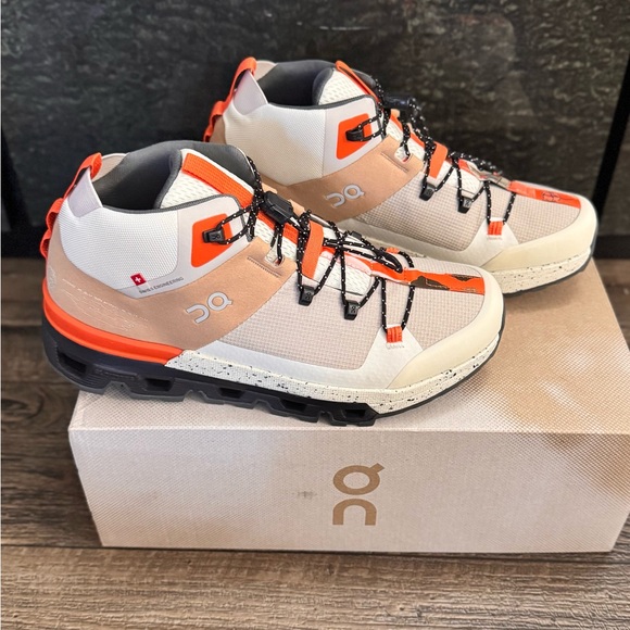 On Cloudtrax Mid Sneakers 7M or 8.5W